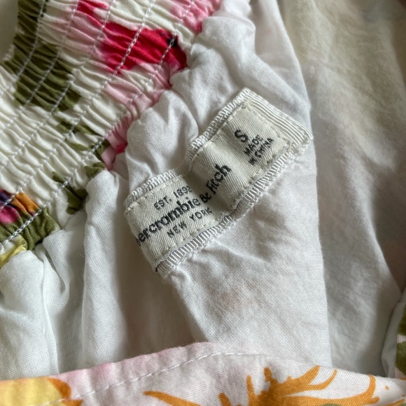 Abercrombie mini ruffled floral skirt - Picture 2 of 2